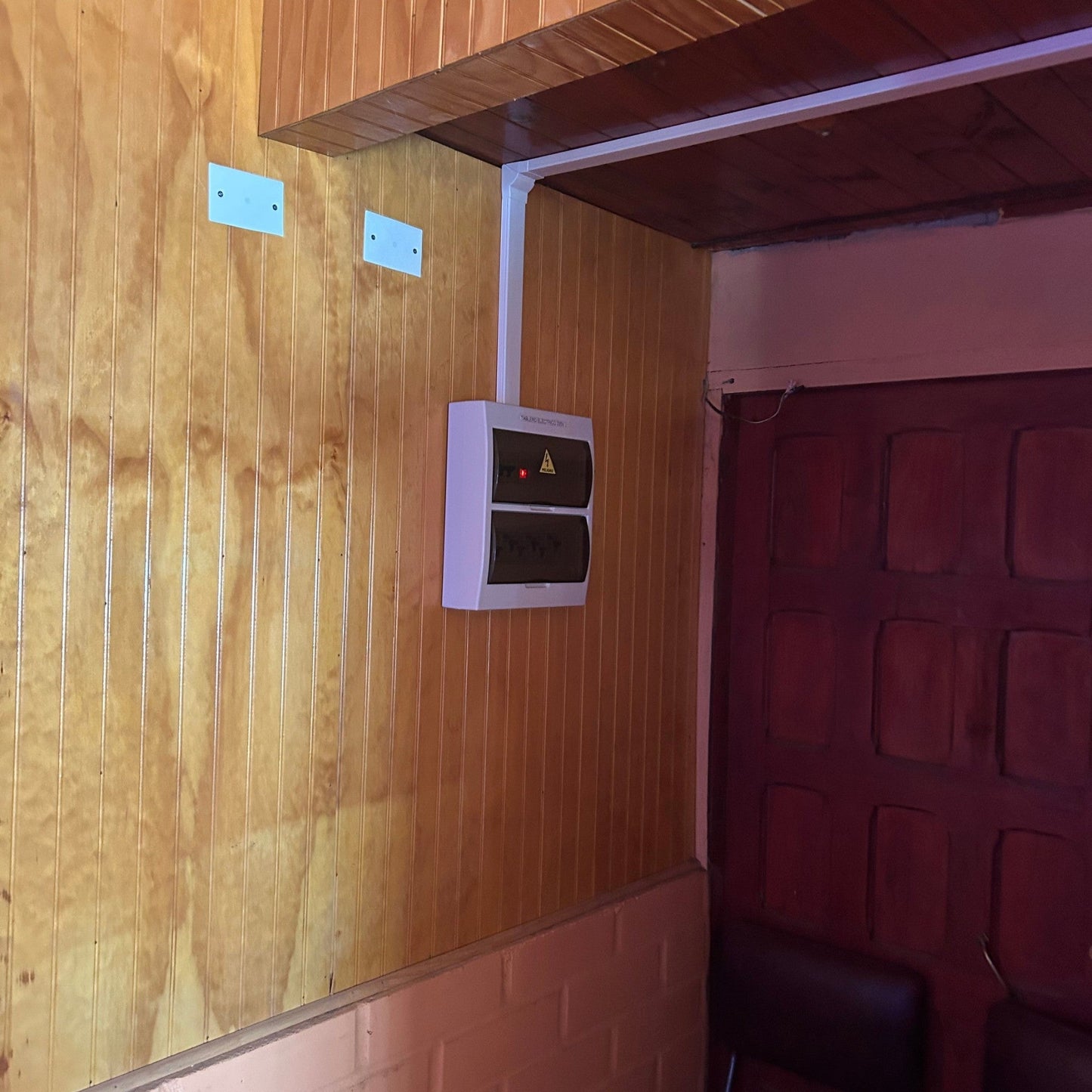 Tablero eléctrico armado sobrepuesto instalado
