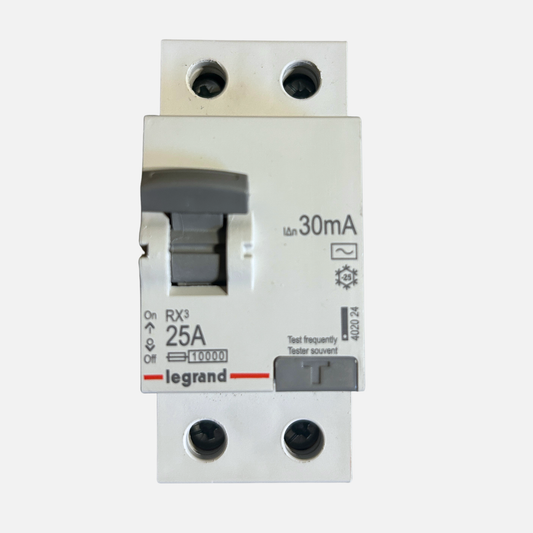 Diferencial Legrand RX3 2P 25A instalado en riel DIN