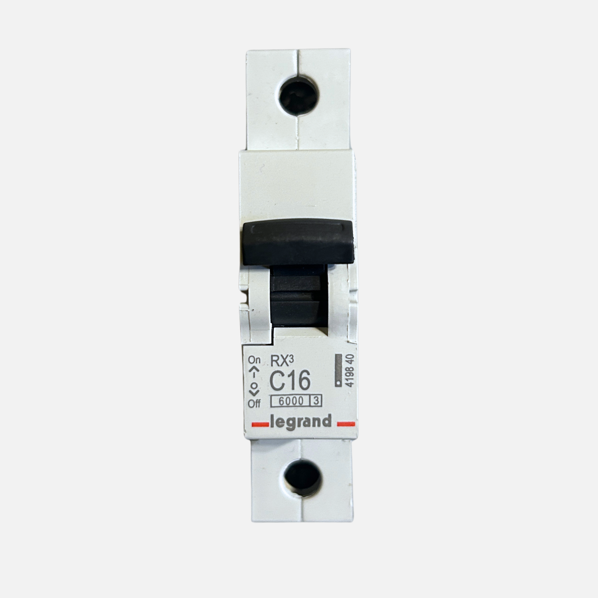 Automático Legrand RX3 16A 1P instalado en riel DIN