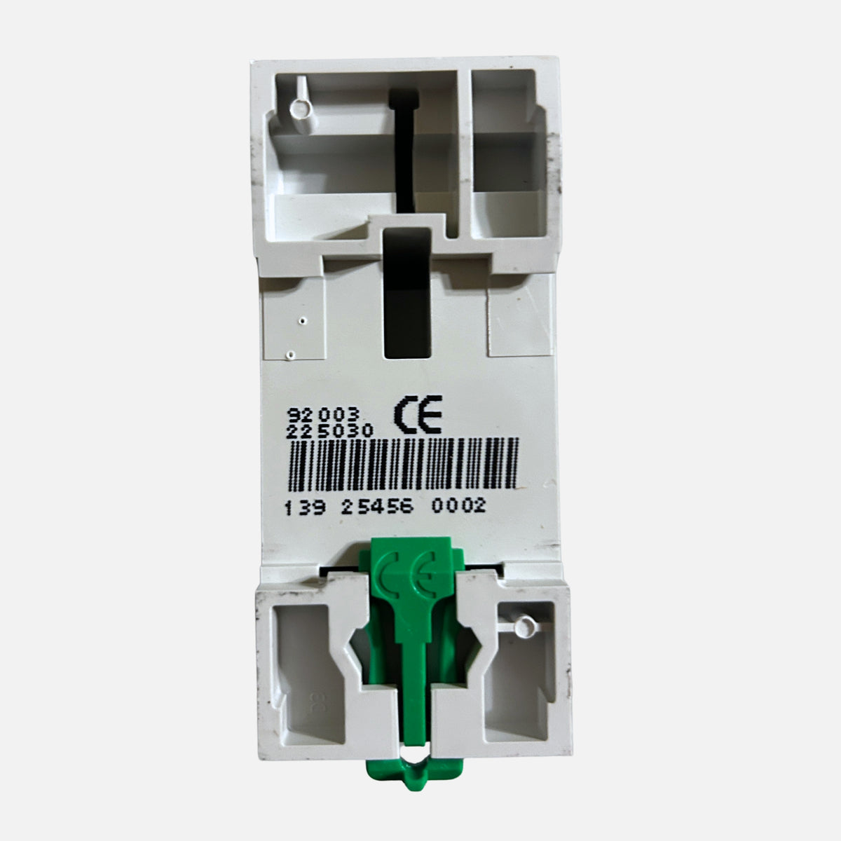 Vista inferior del diferencial Schneider Easy9 25A 30mA riel DIN